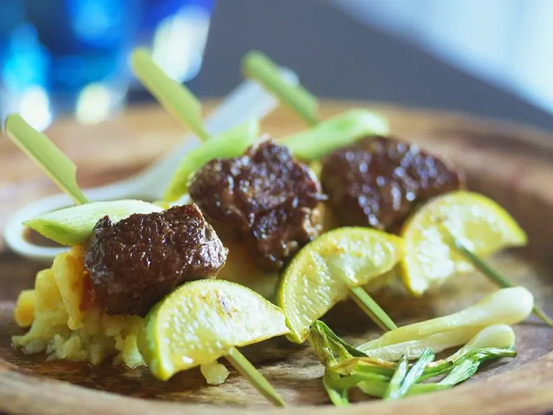 Filetspieße mit Salat
