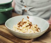 One Pot Mac'n'Cheese mit gerösteten Semmelbröseln