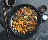 Teriyaki-Hähnchen mit Sobanudeln
