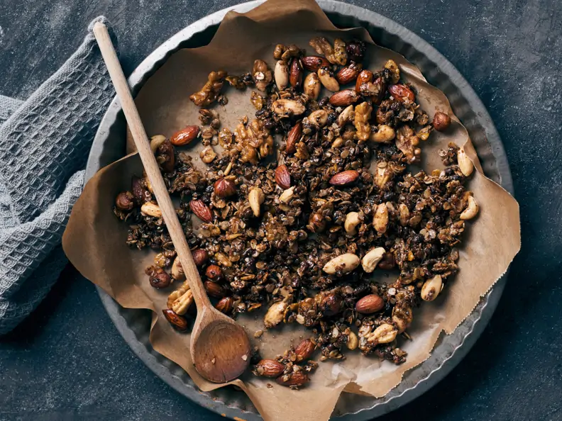 Granola aus Haferflocken und Kernen