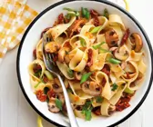 Pappardelle mit Pilzen und Tomaten