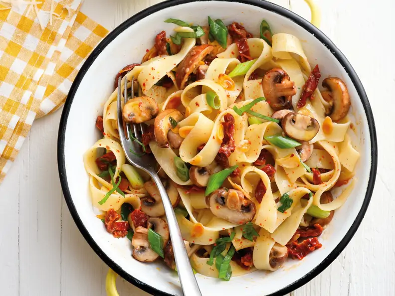 Pappardelle mit Pilzen und Tomaten