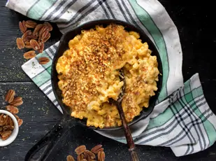 Käse-Makkaroni mit Pekannuss-Bröseln