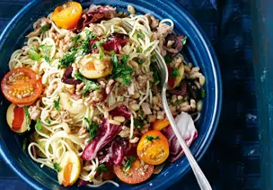 Bunter Spaghetti-Hackfleisch-Salat
