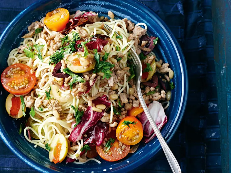 Bunter Spaghetti-Hackfleisch-Salat