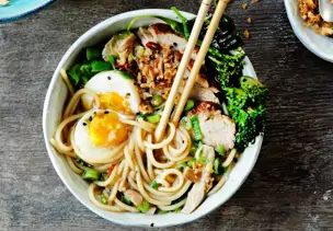 Ramen mit Huhn und Ei