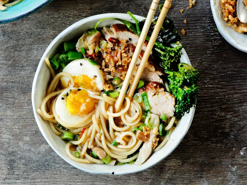 Ramen mit Huhn und Ei
