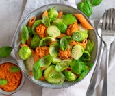 Linsennudeln mit Pesto und Rosenkohl
