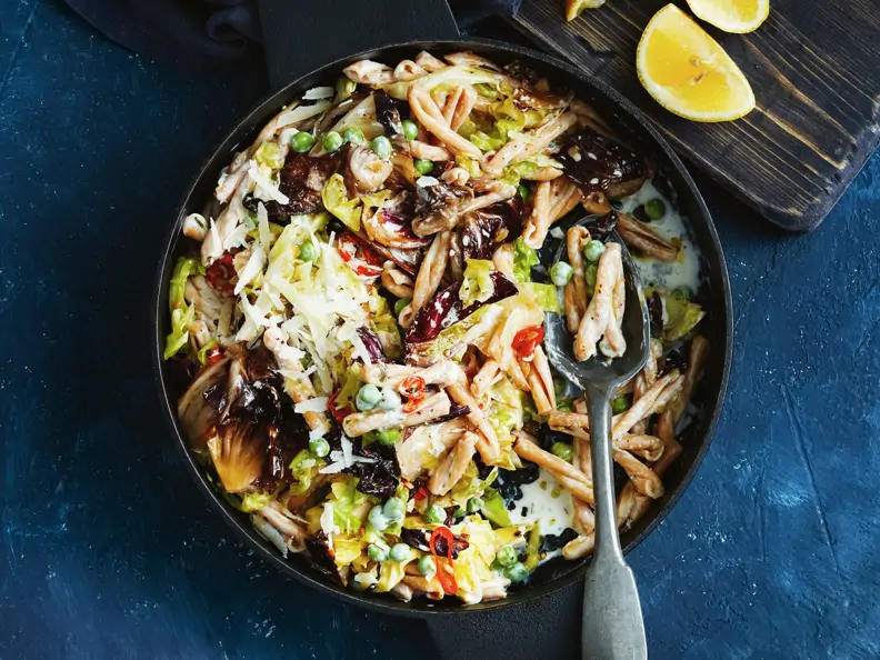 Kichererbsen-Casarecce mit Radicchio und Wirsing