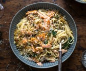 Lachsnudeln mit Parmesan