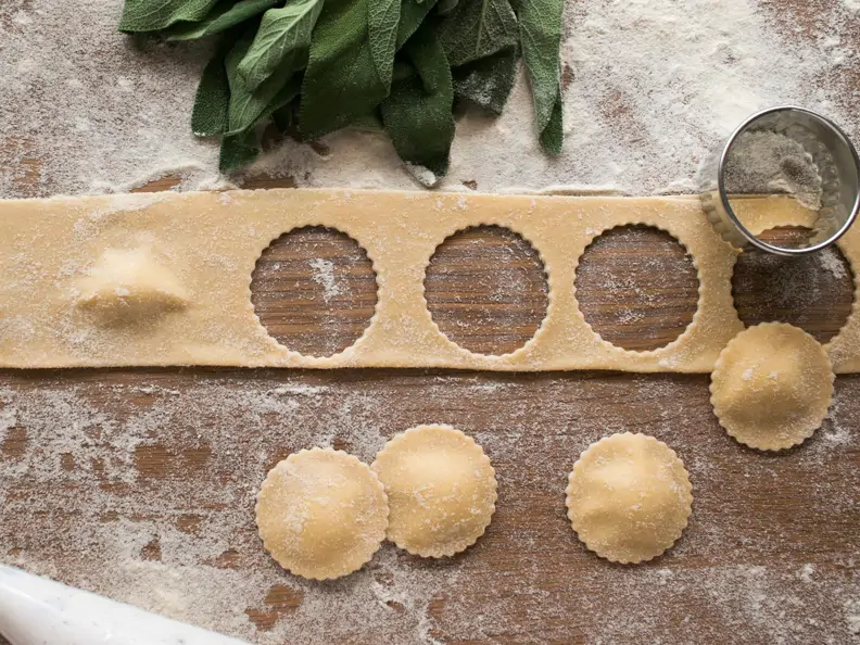 Ravioli mit Ricotta-Nuss-Füllung