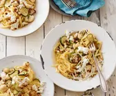 Pasta Carbonara mit geröstetem Blumenkohl und Burrata