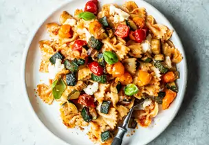 Pasta mit Sommergemüse und Pesto Rosso