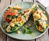 Gefüllte Zucchini und Tomaten
