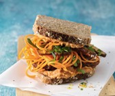 Möhrennudel-Sandwich mit Tofu