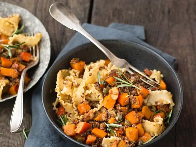 Pasta mit Kürbis-Bolognese