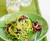 Zucchini-Nudeln mit Radicchio