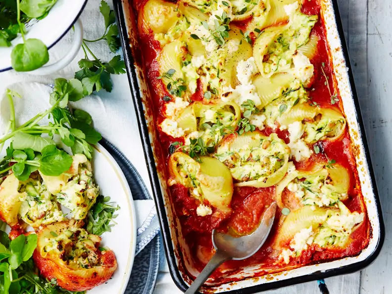 Muschelnudeln auf Tomaten