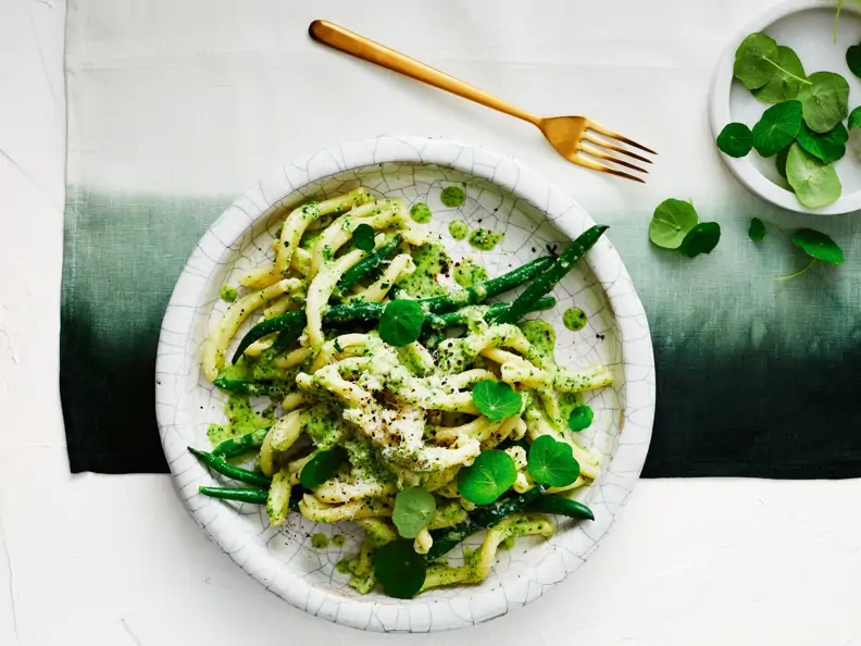 Pasta mit Kapuzinerkresse und Bohnen