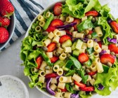 Nudelsalat mit Erdbeeren