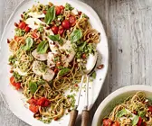 Pasta mit Hähnchen und Brokkoli-Pesto