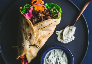 Vegane Shawarmas mit Pulled Jackfruit und Zaziki
