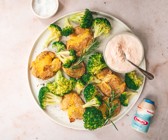 Smashed Potatoes mit Brokkoli und Möhren-Raita