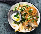 Blumenkohlfrikadellen mit Minzjoghurt
