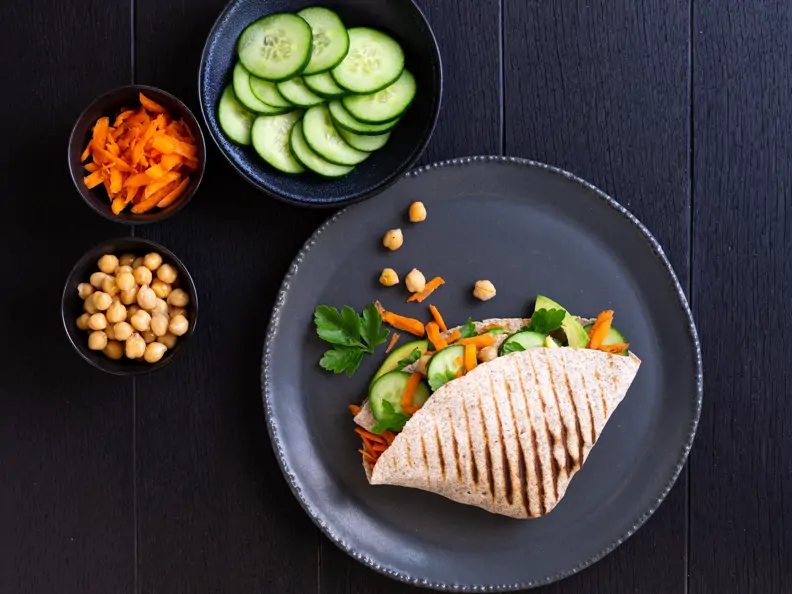 Wraps mit Kichererbsen und Avocado