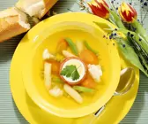 Gemüsesuppe mit Hühnerbrühe
