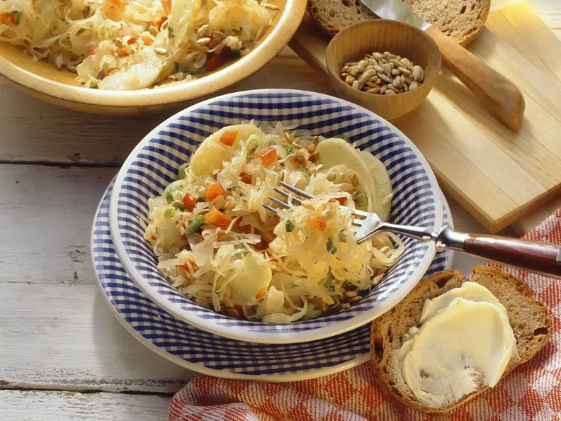 Apfel-Sauerkraut-Salat