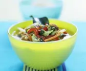 Gemüsesuppe mit Curry und Kokos