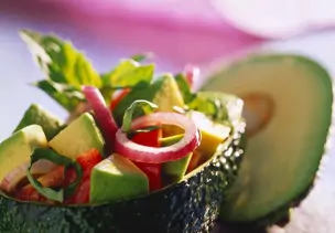 Avocadosalat mit Tomaten