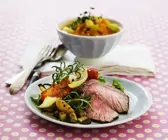 Gegrilltes Steak mit Gemüse