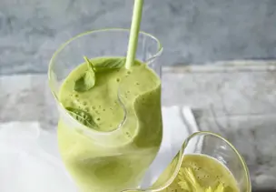 Avocado-Smoothie mit Basilikum