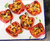 Gegrillte Paprika mit Tomatenfüllung