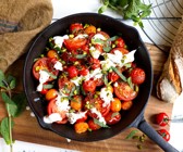 Honig-Ofentomaten mit Burrata und Pistazien