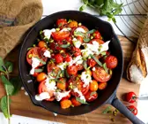 Honig-Ofentomaten mit Burrata und Pistazien