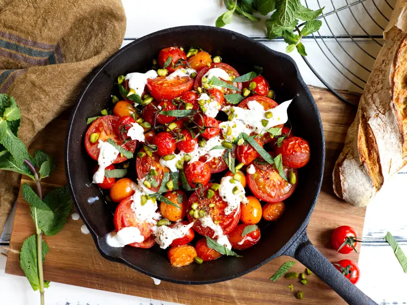 Honig-Ofentomaten mit Burrata und Pistazien