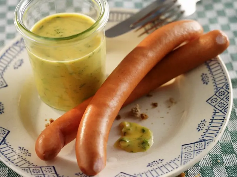 Wiener Würstchen mit Senfdip
