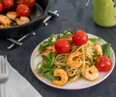 Avocado-Pasta mit Garnelen