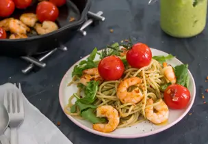 Avocado-Pasta mit Garnelen
