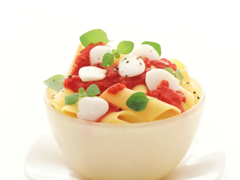 Penne mit Tomaten und Mozzarella