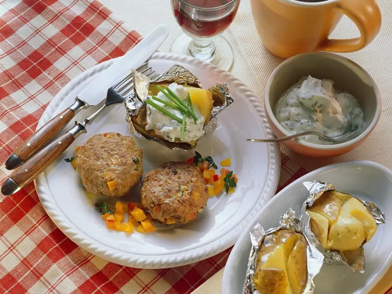 Frikadellen mit Kartoffeln