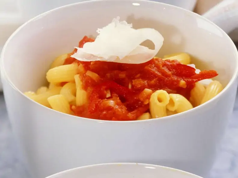 Nudeln mit feuriger Sauce