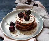 Schwarzwälder-Kirsch-Pancakes ohne Ei