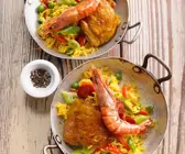 Hähnchen-Paella mit Garnelen