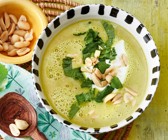 Bananen-Kokos-Suppe mit Joghurt
