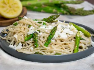 Spargel-Zitronen-Pasta mit Feta