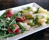 Spargelsalat mit Bärlauch-Pesto